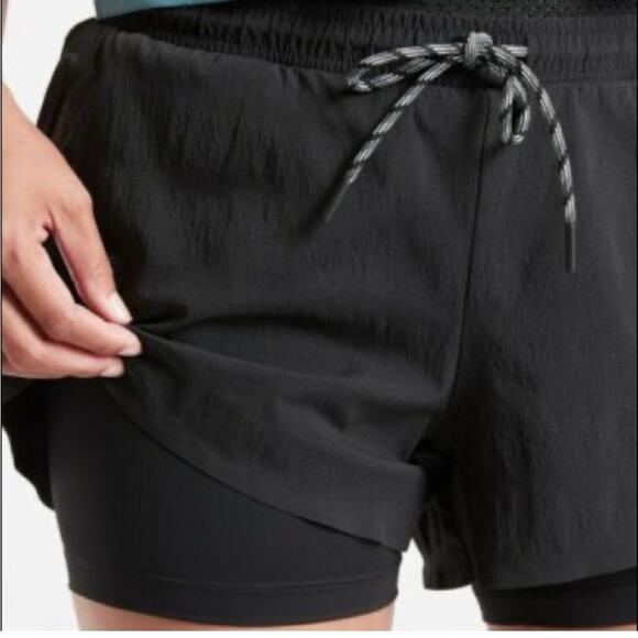 Athleta Trekkie Crest 2 in 1 Shortie Hiking Shorts Black 2 - Picture 2 of 5